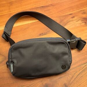 Lululemon Everywhere Belt Bag 1L Traverse Grey
